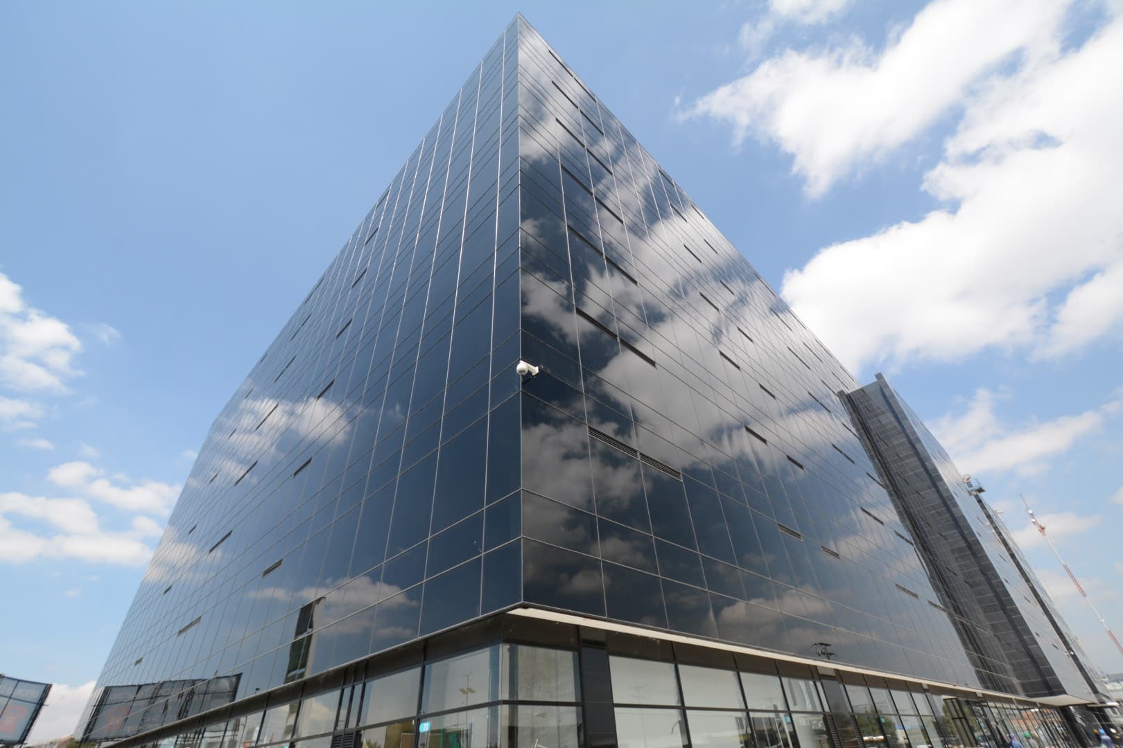 Edificio Optimus y Hotel Courtyard Marriot - Imagen 3