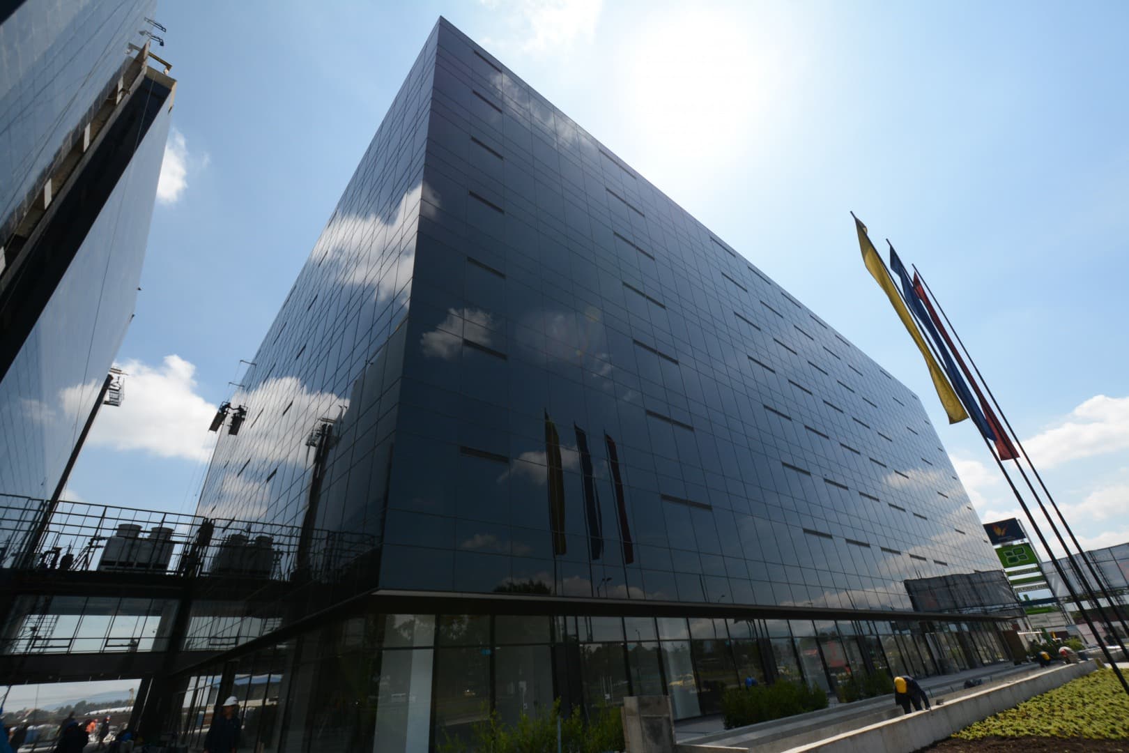 Edificio Optimus y Hotel Courtyard Marriot